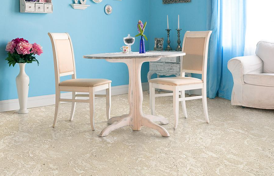 Пробковый пол замковый Corkstyle Eco Cork Madeira White 915×305×10,5 фото в интерьере